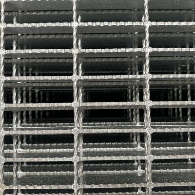 Industrial steel grating features professional parameters and complies with OSHA and EN performance standards.