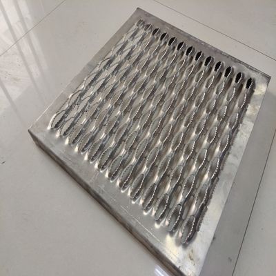 De escada do passo metal quadrado do deslizamento não que raspa para o uso industrial