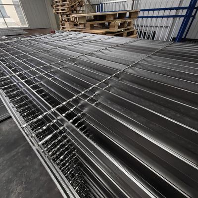Grelha de aço soldado industrial de superfície lisa com 30 mm de passo de barra de rolamento