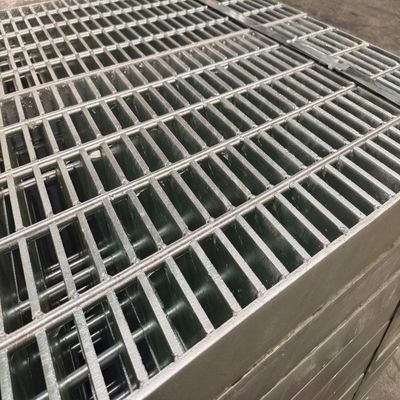 Grelhas de aço laminadas a quente Q235jr de qualidade superior para aplicações pesadas