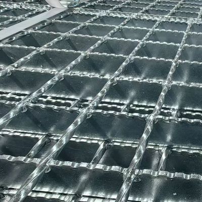 Brilhante na superfície Grades de aço industrial moderno
