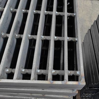Grelhas de piso de aço industrial com espaçamento de barra de rolamento de 30 mm