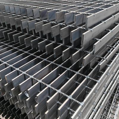 Grelha de piso de aço com solda por pressão de máquina Barras transversais Pitch 30mm