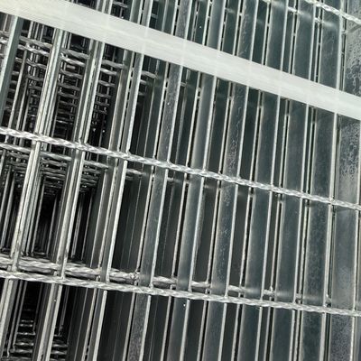 Tecnologia de processamento de modelos de utilidade Grades de aço prateadas com superfície galvanizada a quente