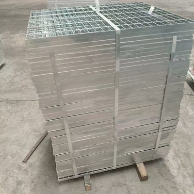 Soluções avançadas de grades de aço galvanizado para segurança de plataforma e calçada