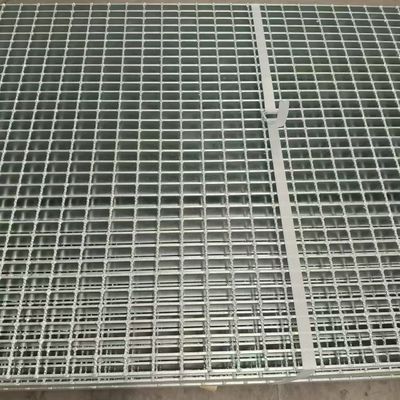 Grades de aço de alta visibilidade com bordas de segurança
