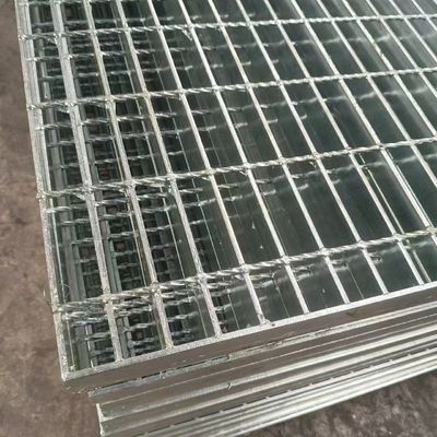 Grelhas de aço resistentes ao deslizamento com padrão de diamante: garantir uma base estável