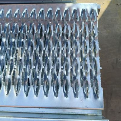 Grelhas de aço serrilhada fortes e resistentes com espaçamento de barra de 50 mm e 100 mm