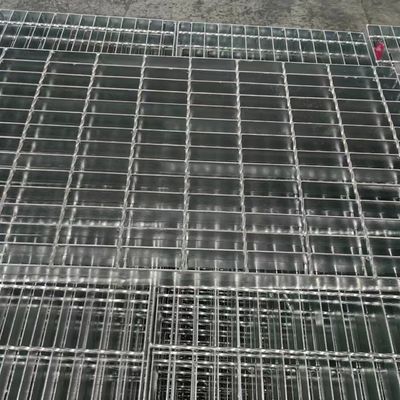 Barras de grades de aço industrial soldado de aço inoxidável Grades com barras planas 30 mm Pitch