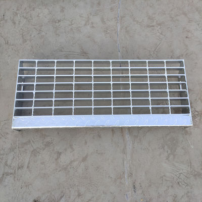 0.3-0.8mm Grelha de piso de aço de escada de espessura G303/30/100 para ambientes corrosivos