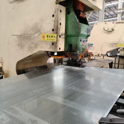 Filtração por buracos hexagonais Placa metálica perfurada 30%-70% Área aberta para filtração industrial