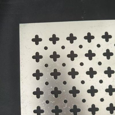 Chapa de metal perfurada em aço inoxidável com padrão de furos hexagonais
